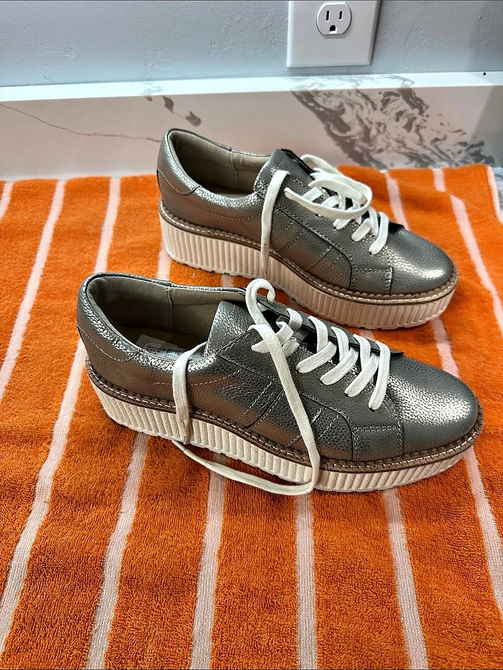 Dolce Vita Women's Gray Platform Sneakers Like New